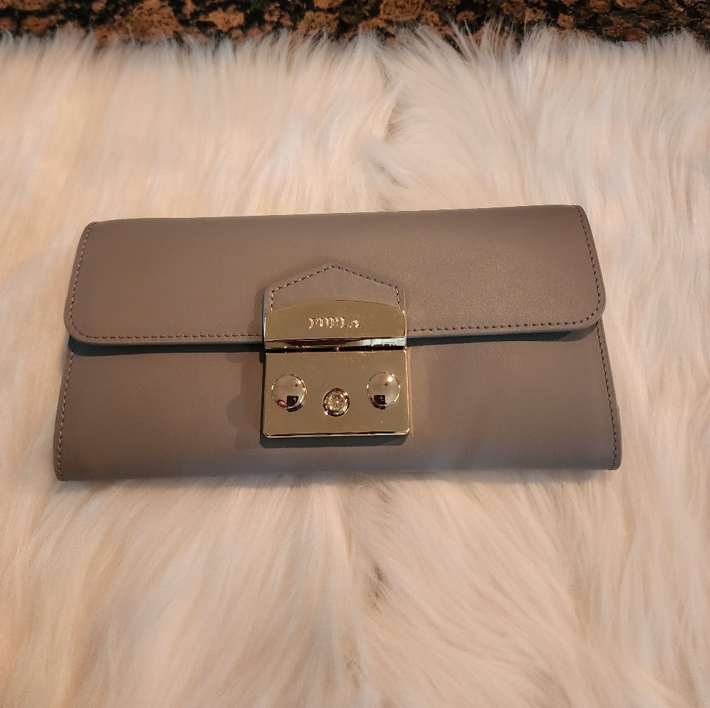 FURLA Metropolis XL Leather Wallet NWT